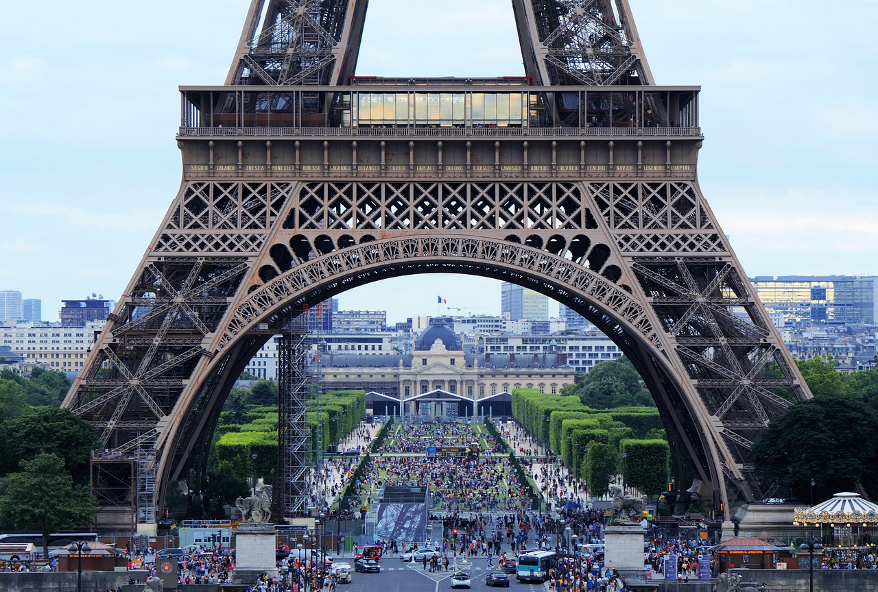 French, Paris and the Eiffel tower, Vaia